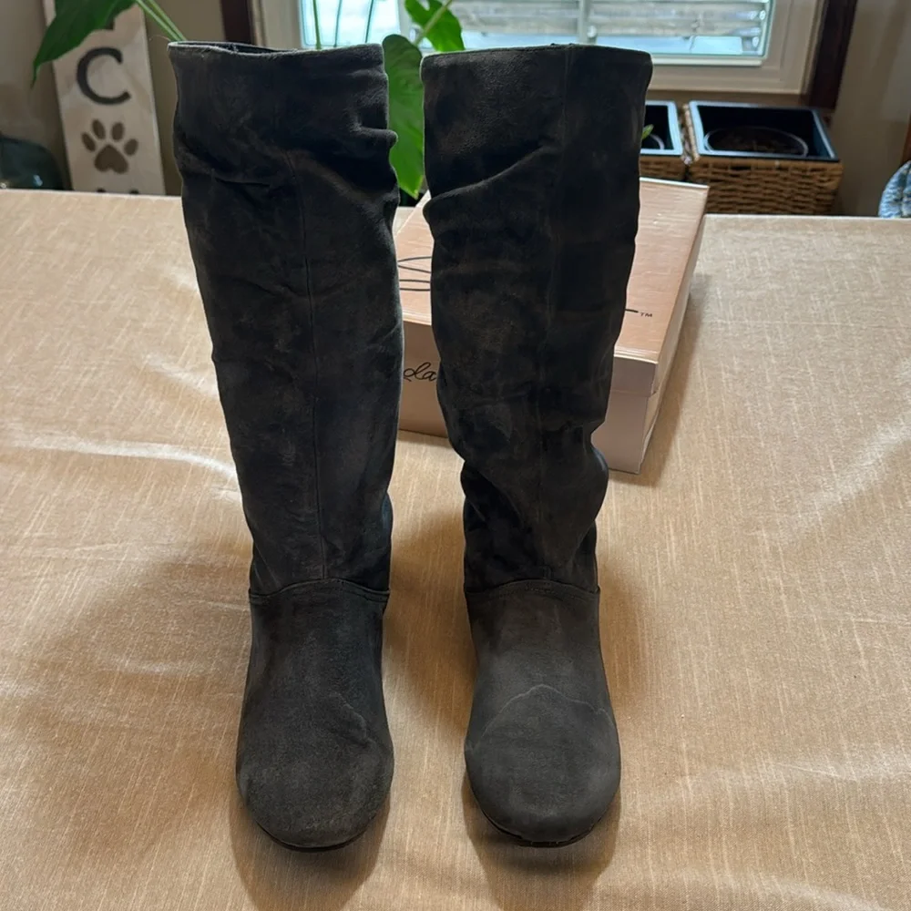 Solanz Women’s  Shelby grey suede knee boots. Size 8 M - Picture 2 of 7